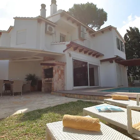 Villa Tropical Garden, With Pool Near The